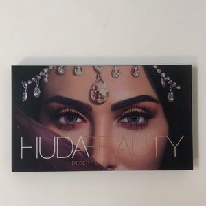 Huda Beauty Desert Dusk Eyeshadow Palette